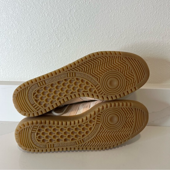 Adidas Bermuda Suede Sneakers Beige Gum Sole Low Top Lace Up Womens Size 8 - Picture 10 of 10